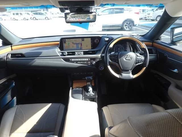 Lexus ES300h  с аукциона в Японии
