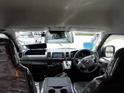 TOYOTA REGIUS VAN