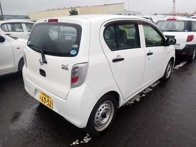 Daihatsu Mira e:S  с аукциона в Японии