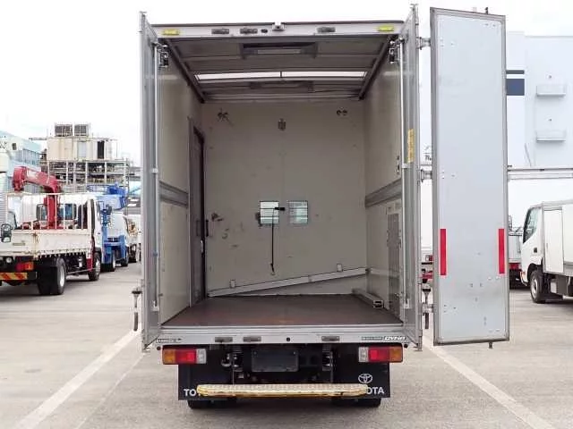 Toyota Dyna  с аукциона в Японии