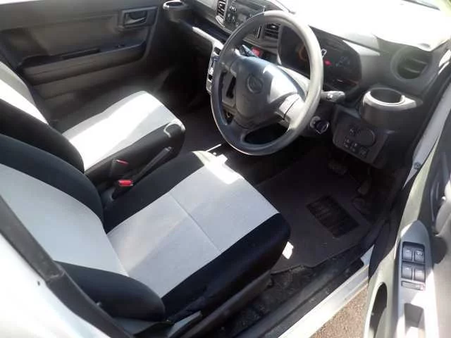 Daihatsu Mira e:S  с аукциона в Японии
