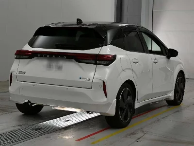Nissan Aura