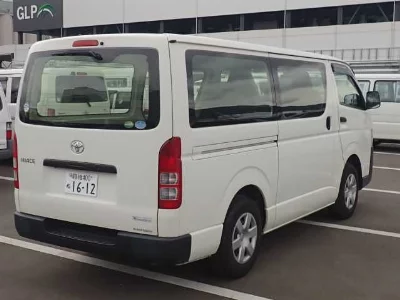 TOYOTA HIACE VAN