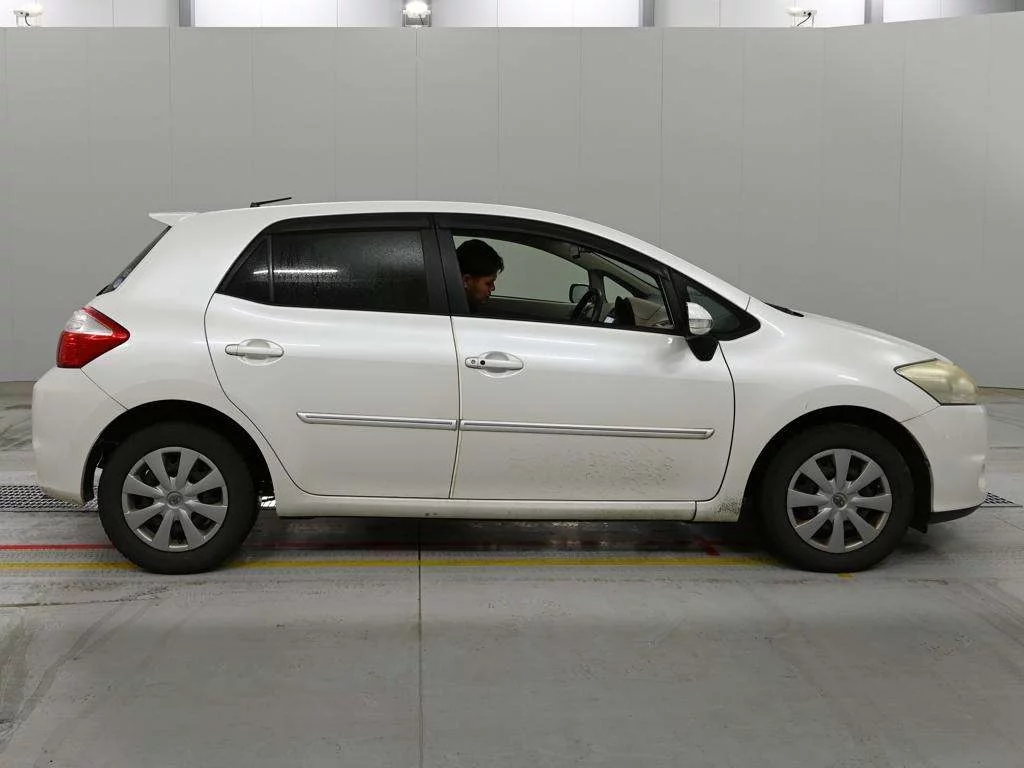 Toyota Auris  с аукциона в Японии