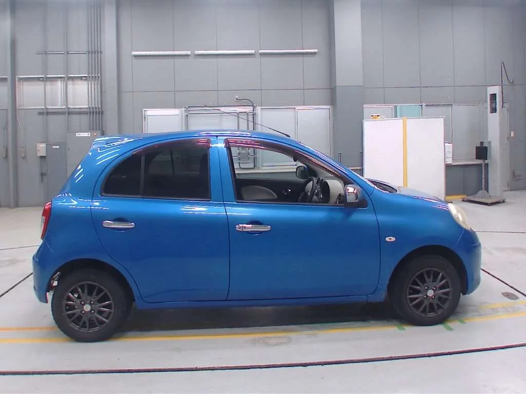 Nissan March  с аукциона в Японии