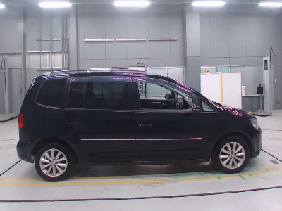 VOLKSWAGEN GOLF TOURAN