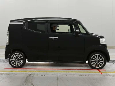 Honda N-Box Slash