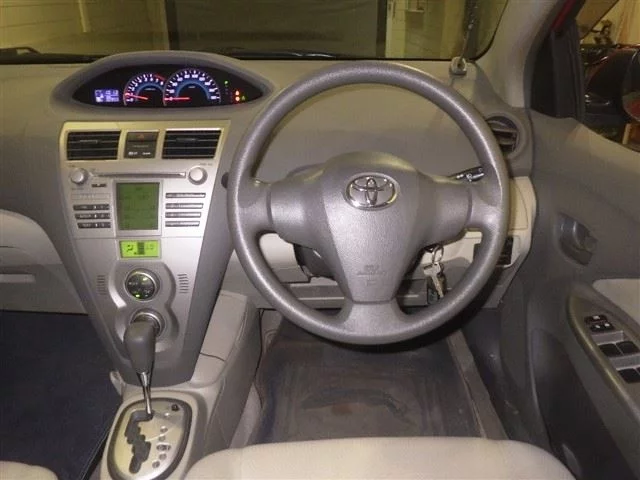 Toyota Belta  с аукциона в Японии