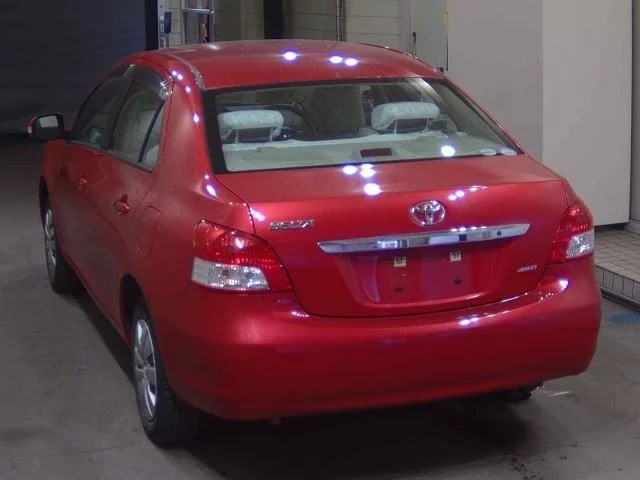 Toyota Belta  с аукциона в Японии