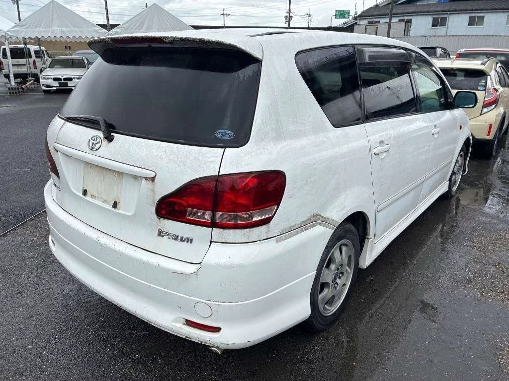 Toyota Ipsum  с аукциона в Японии