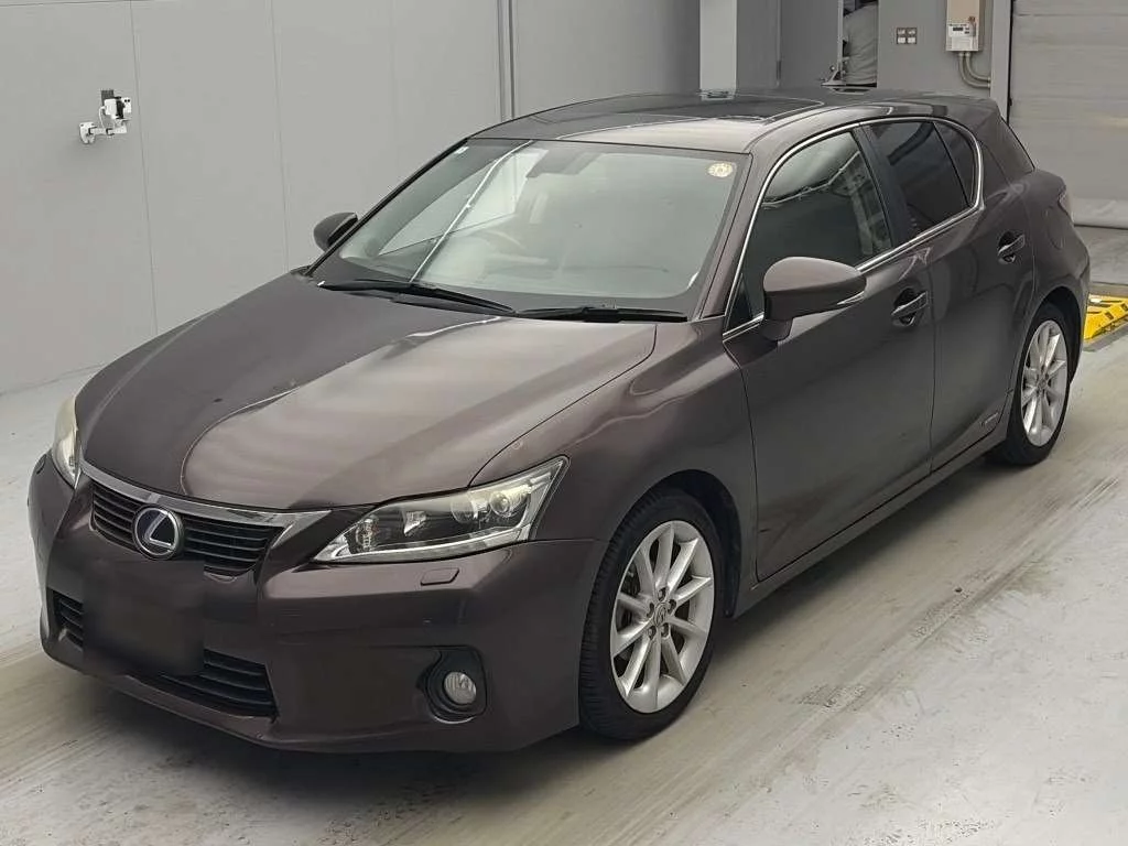 Lexus CT200h  с аукциона в Японии
