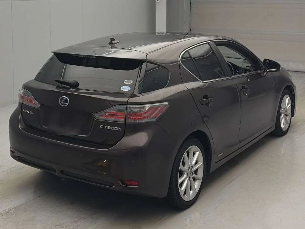 Lexus CT200h  с аукциона в Японии