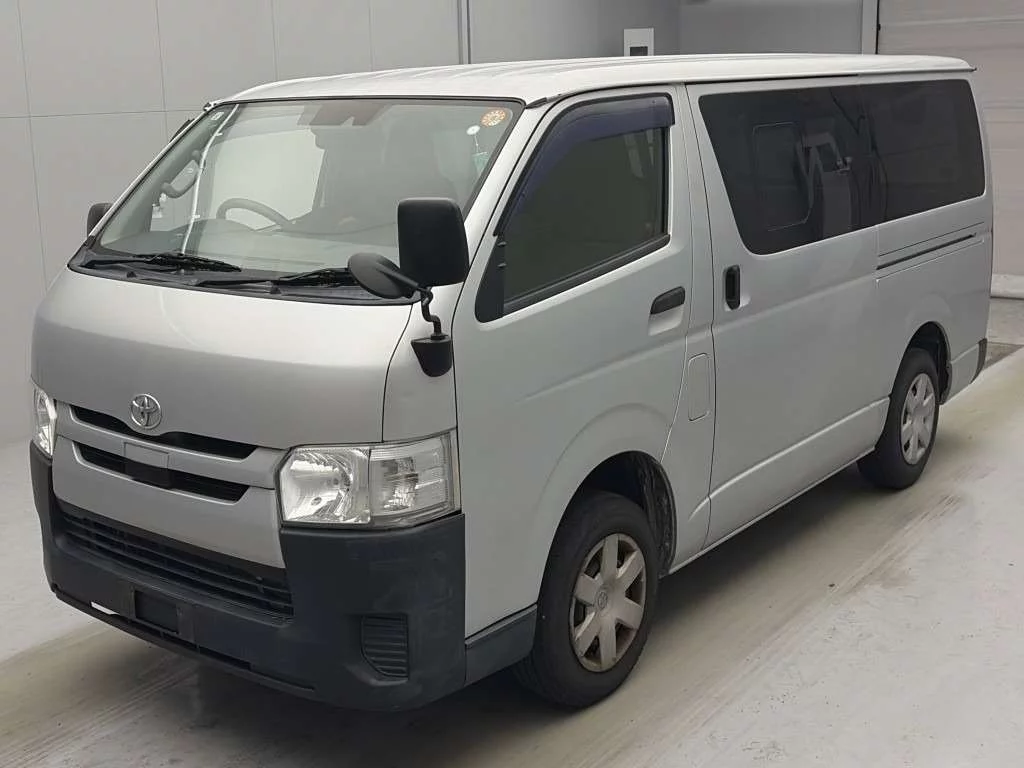 Toyota RegiusAce  с аукциона в Японии
