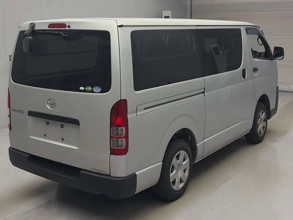 Toyota RegiusAce  с аукциона в Японии