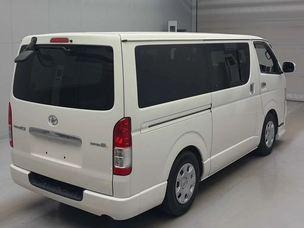 Toyota RegiusAce  с аукциона в Японии