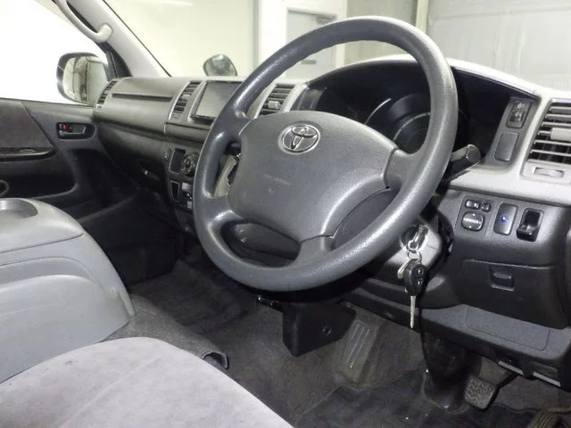 Toyota RegiusAce  с аукциона в Японии