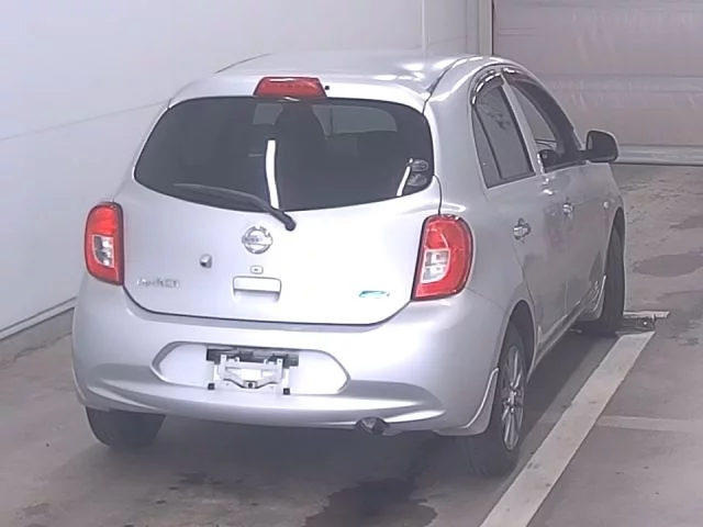Nissan March  с аукциона в Японии
