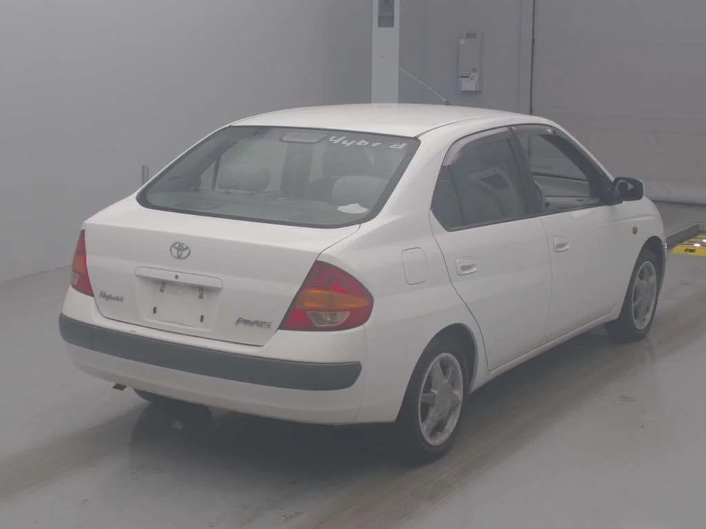 Toyota Prius  с аукциона в Японии