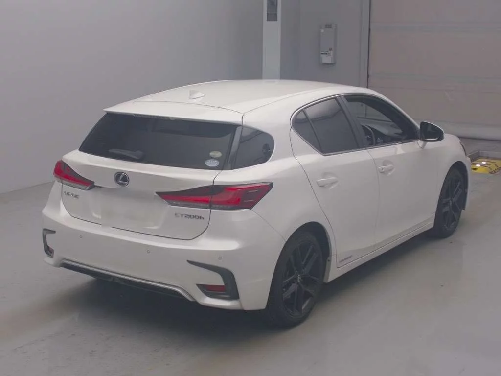 Lexus CT200h  с аукциона в Японии