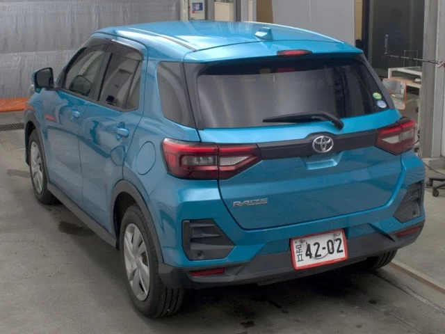 Toyota Raize  с аукциона в Японии