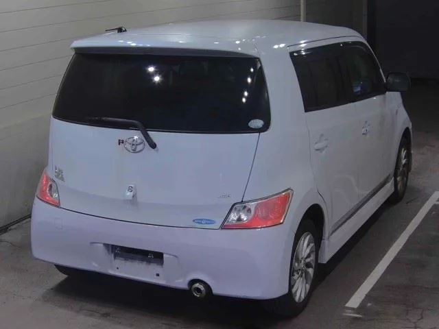 Toyota bB  с аукциона в Японии