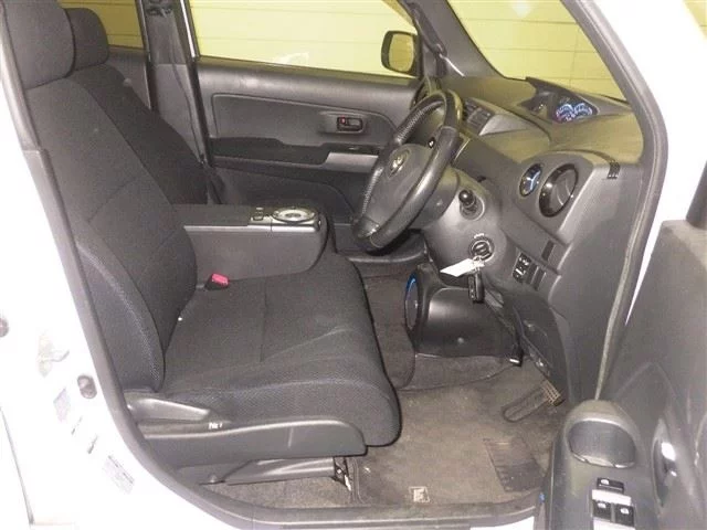 Toyota bB  с аукциона в Японии