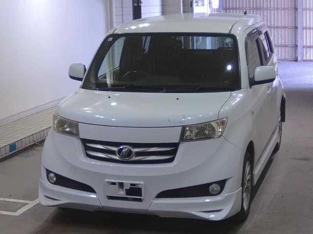 Toyota bB  с аукциона в Японии