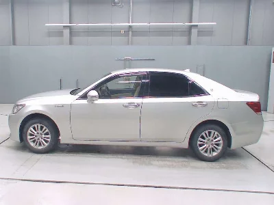 Toyota CROWN HYBRID