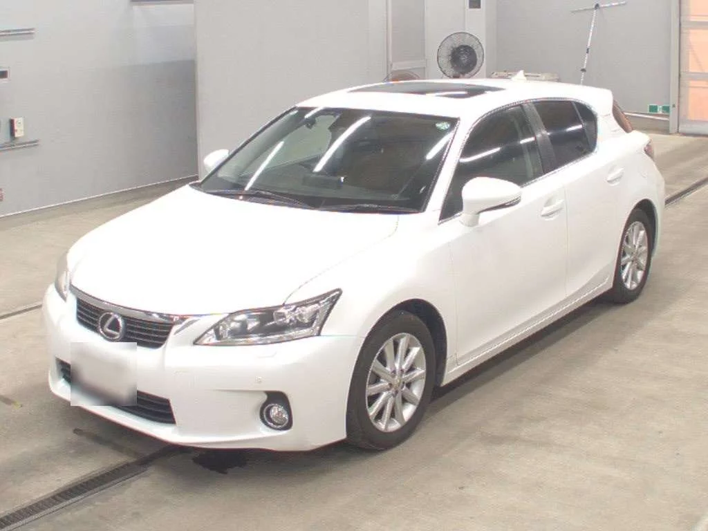 Lexus CT200h  с аукциона в Японии