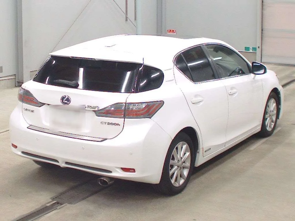 Lexus CT200h  с аукциона в Японии