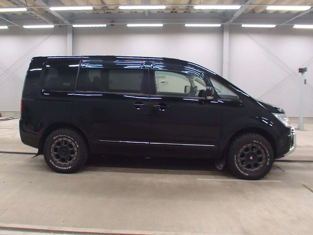 Mitsubishi Delica D:5  с аукциона в Японии
