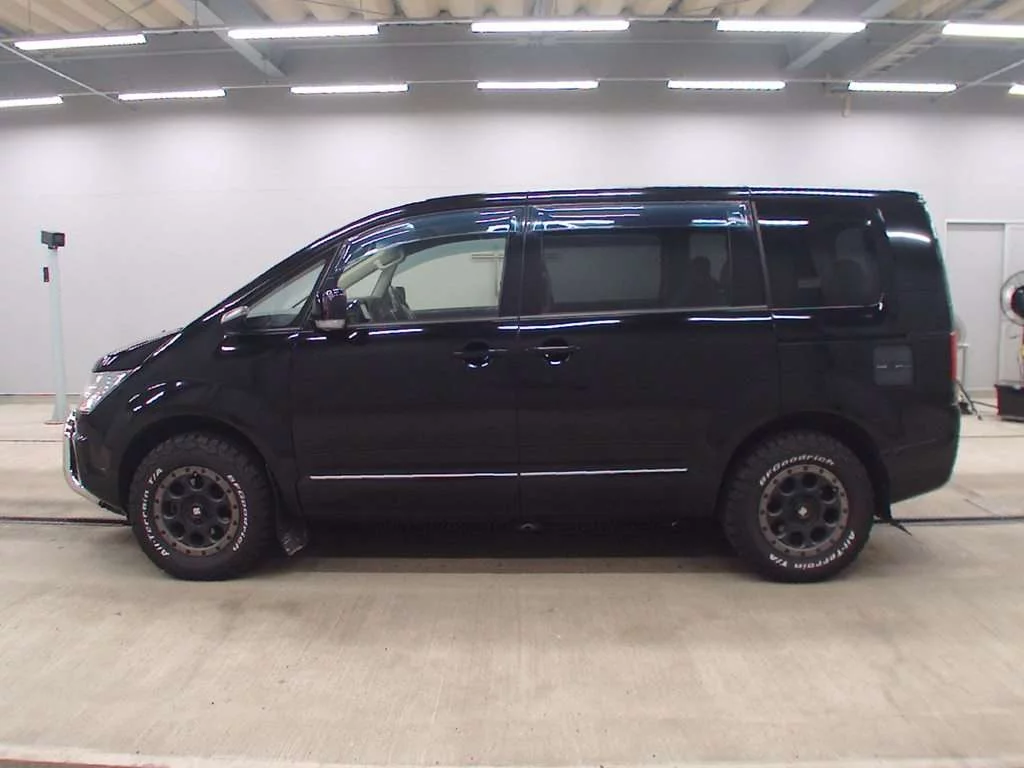 Mitsubishi Delica D:5  с аукциона в Японии
