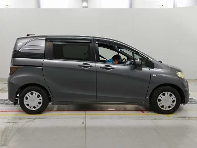 Honda Freed Spike