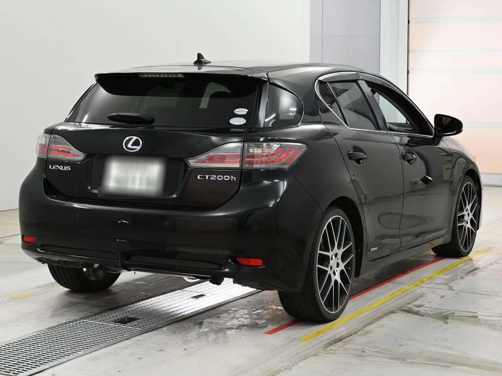 Lexus CT200h  с аукциона в Японии