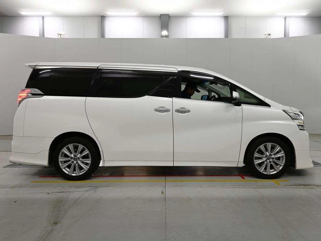 Toyota Vellfire  с аукциона в Японии