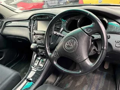 Toyota Kluger V