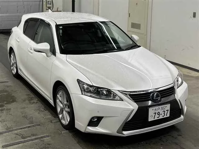 Lexus CT200h  с аукциона в Японии