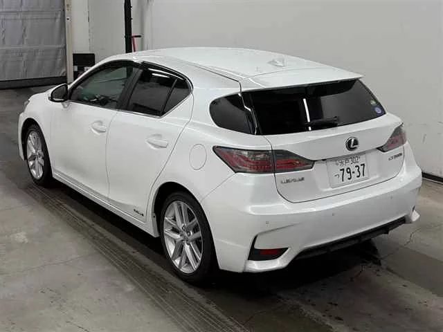 Lexus CT200h  с аукциона в Японии