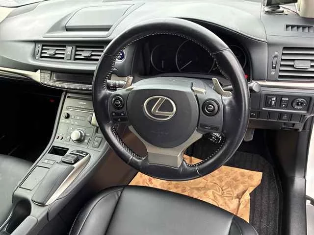 Lexus CT200h  с аукциона в Японии