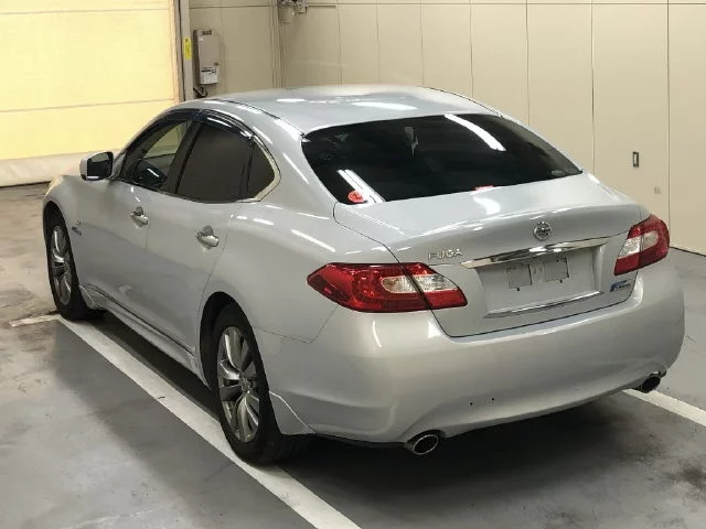 Nissan Fuga  с аукциона в Японии