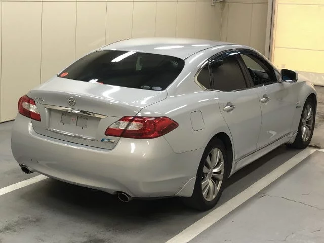 Nissan Fuga  с аукциона в Японии