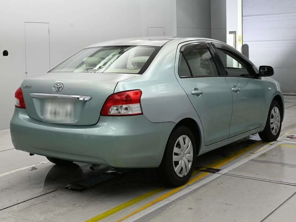 Toyota Belta  с аукциона в Японии
