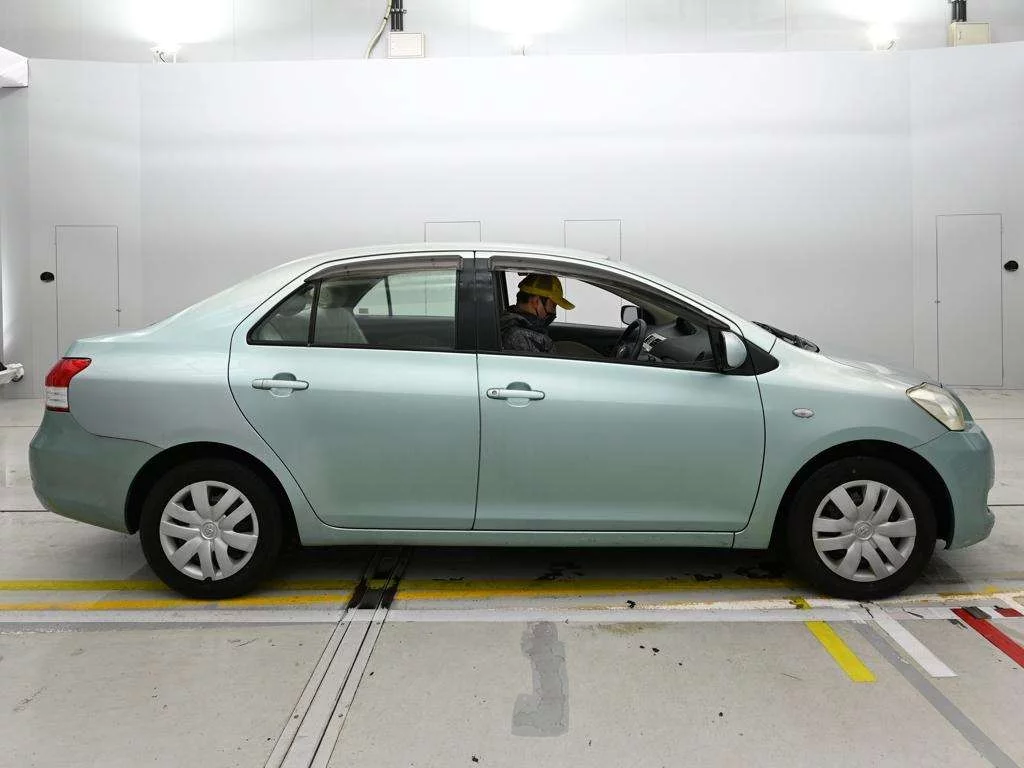 Toyota Belta  с аукциона в Японии