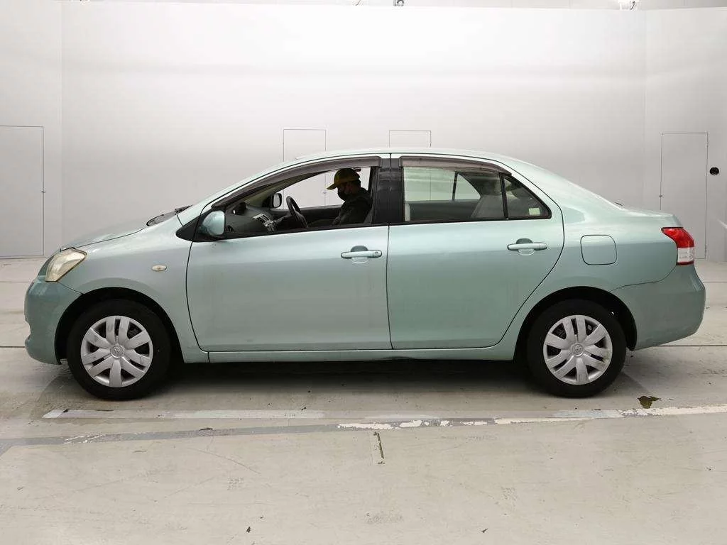 Toyota Belta  с аукциона в Японии