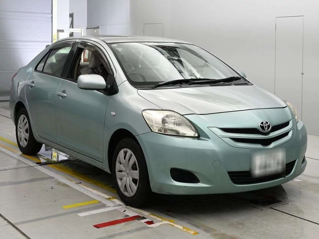 Toyota Belta  с аукциона в Японии