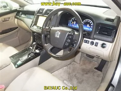 Toyota CROWN HYBRID