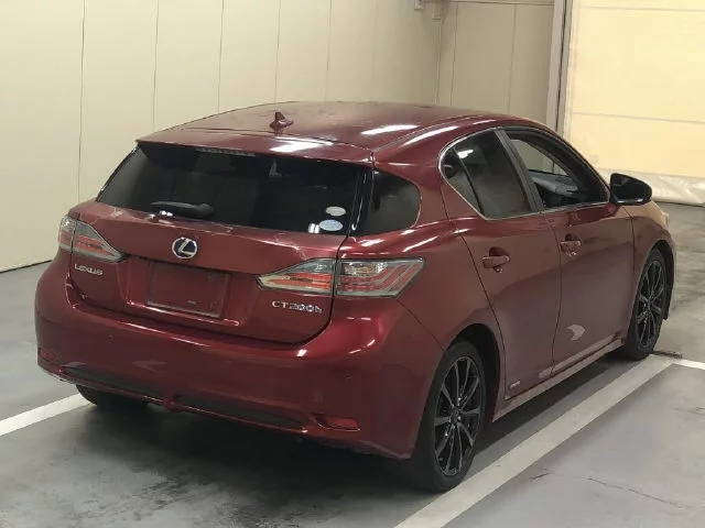 Lexus CT200h  с аукциона в Японии