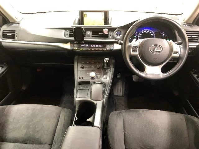 Lexus CT200h  с аукциона в Японии
