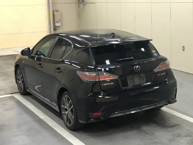 Lexus CT200h  с аукциона в Японии