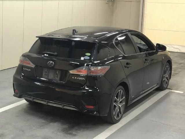 Lexus CT200h  с аукциона в Японии